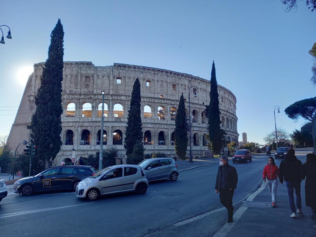 Colosseo Con Il Cuore Rome Luaran gambar